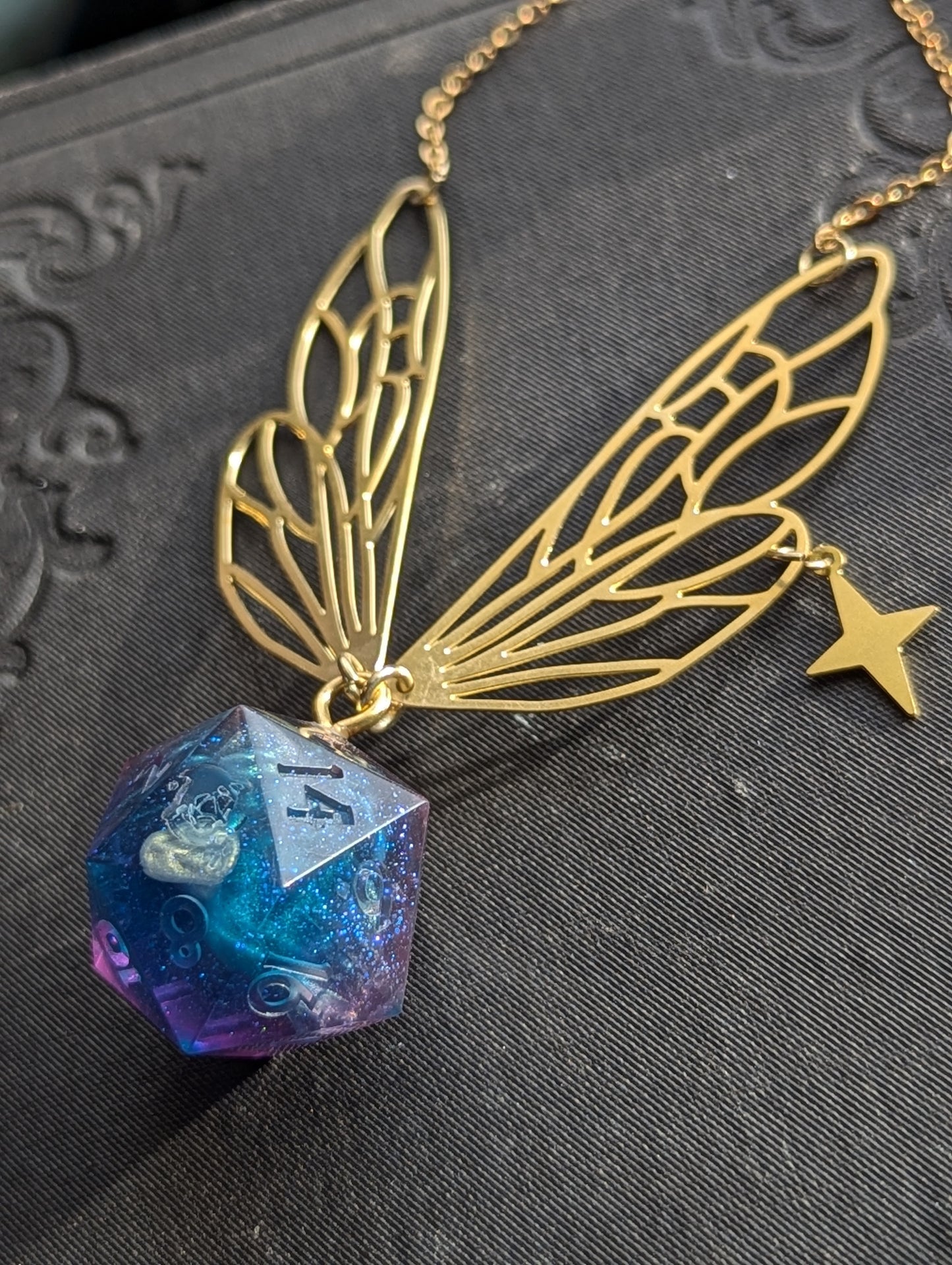 Fairy Glass d20 Pendant (Gold)
