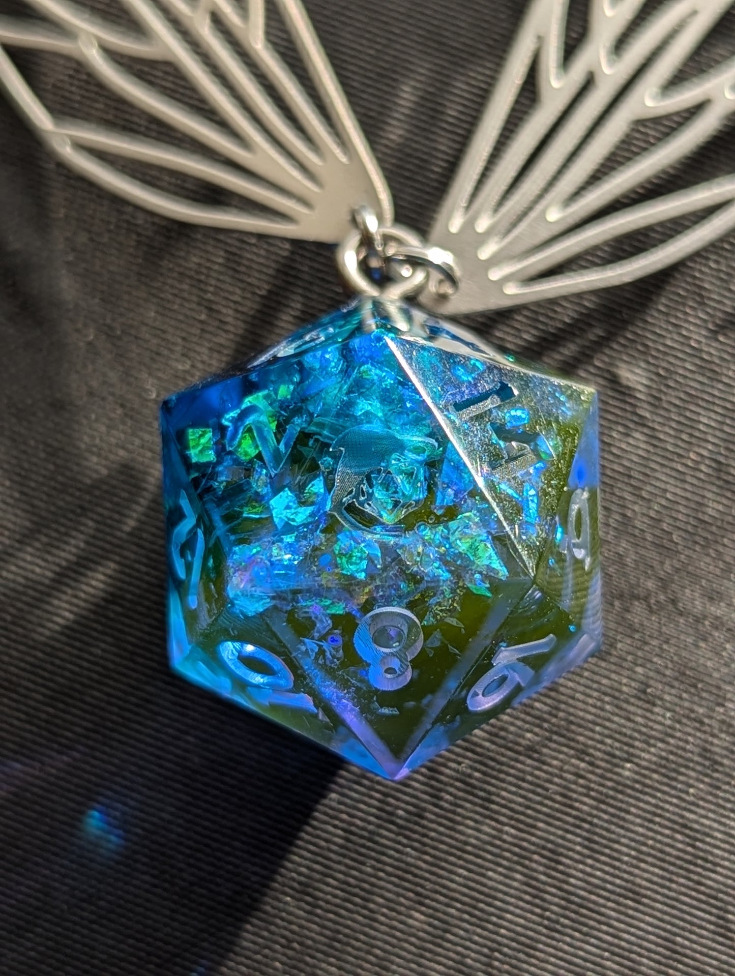 Fairy Glass d20 Pendant (Silver)