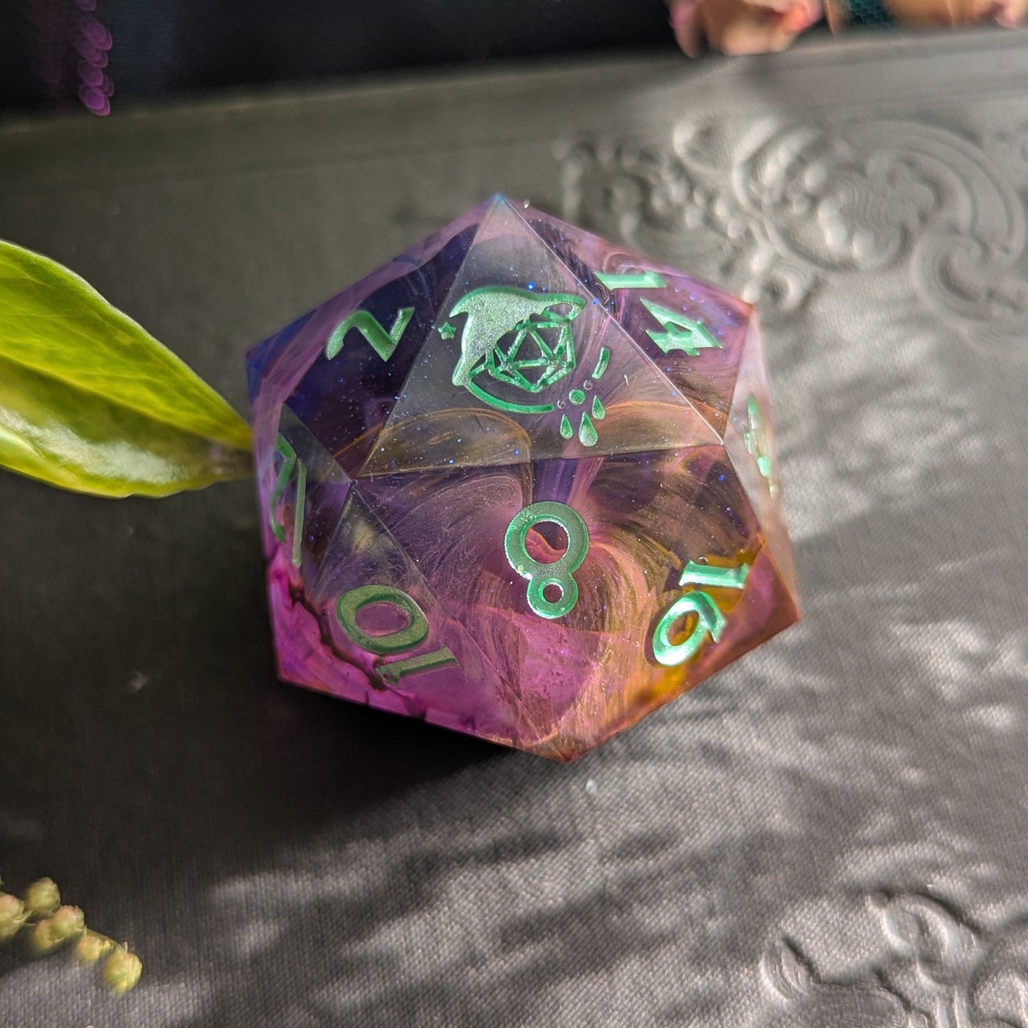 Duskwight - 40mm Chonk d20 Single Dice