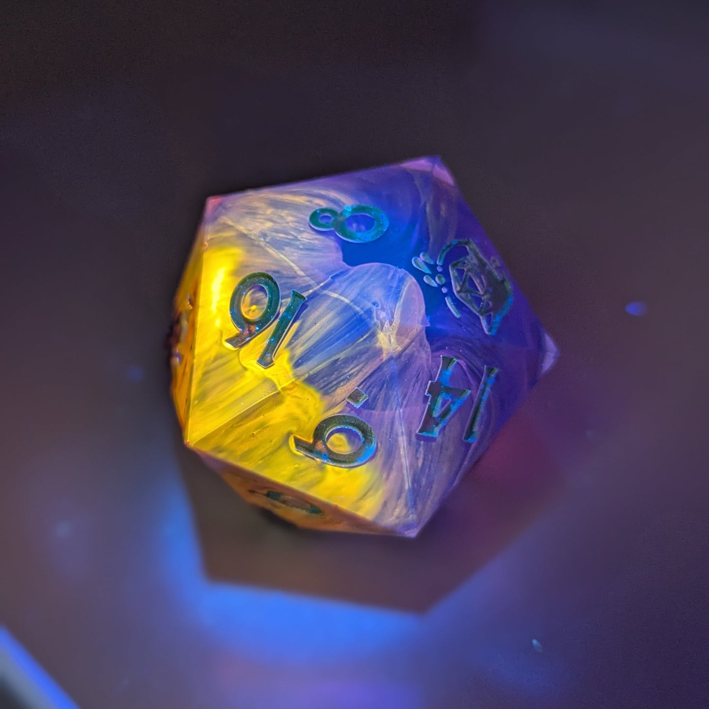 Duskwight - 40mm Chonk d20 Single Dice