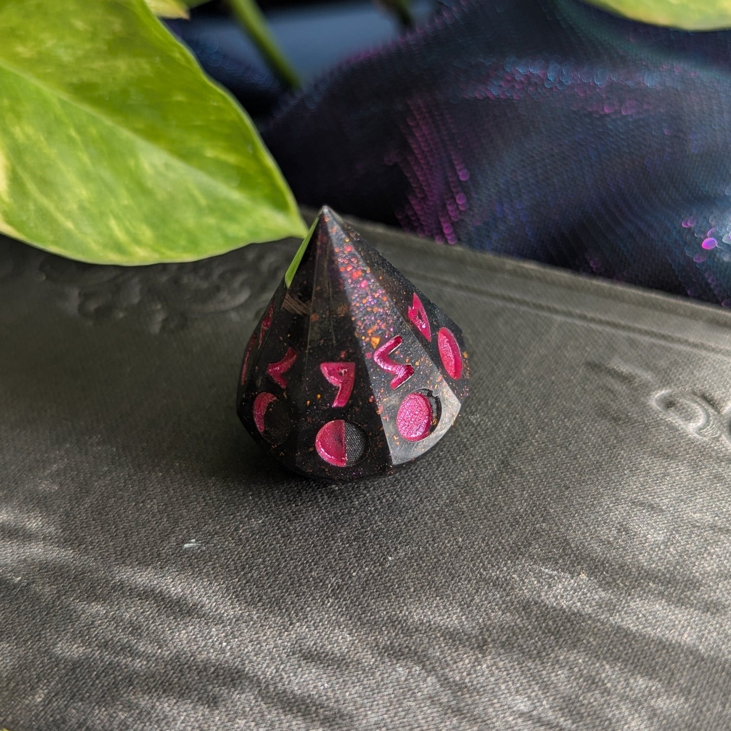 Ember Rose - Moon Phase d8 Single Dice